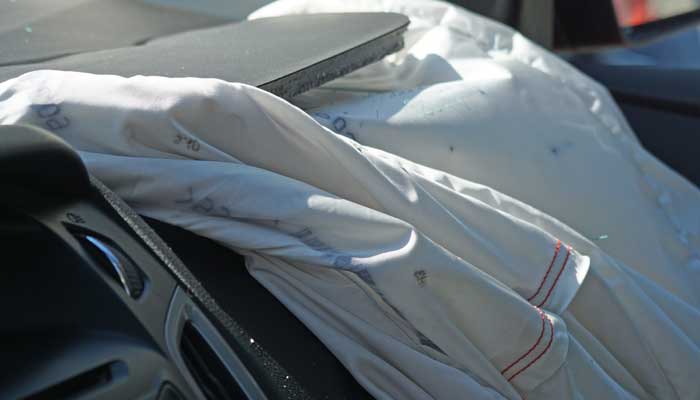 汽车安全气囊灯亮是什么原因 汽车安全气囊灯亮为什么