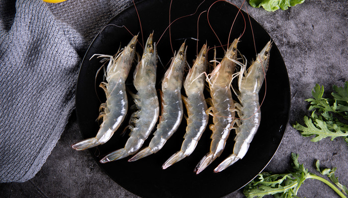 虾能和胡萝卜一起吃吗 虾能和胡萝卜可以一起吃吗