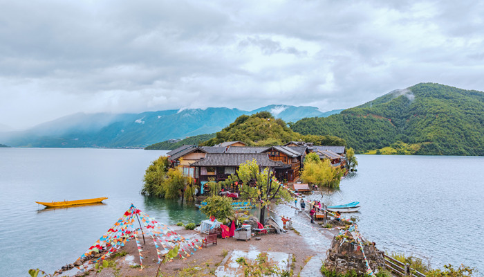 彝族服饰的四个特点是 彝族服饰的特点是什么