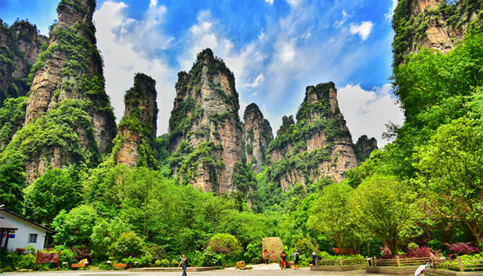 张家界和湘西是一个地方吗 张家界属于湘西吗