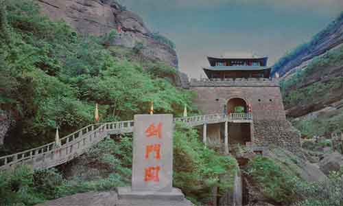 一夫当关万难开是什么意思  一夫当关万夫莫开指什么