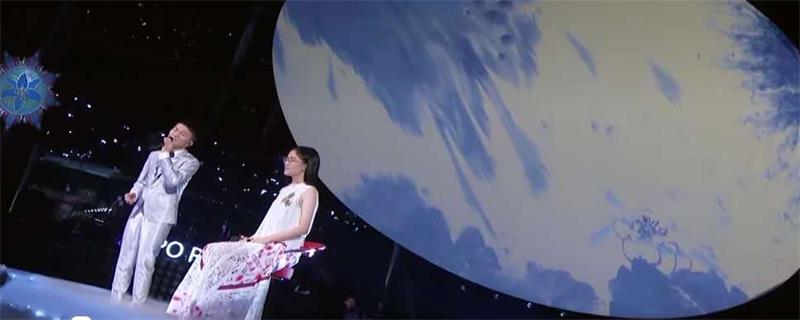 郭沁为什么坐在椅子上 郭沁坐在椅子上原因