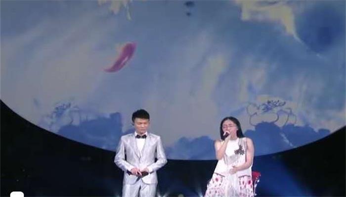 郭沁为什么坐在椅子上 郭沁坐在椅子上原因