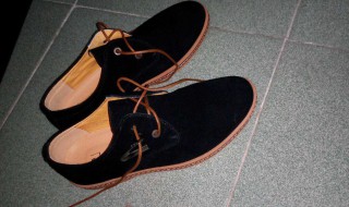 洗黑色鞋子的方法（鞋子黑黑的怎么洗）