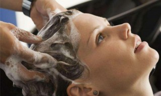 冷水洗头的正确方法 冷水洗头的正确方法视频