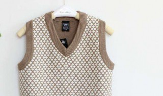 叠毛背心的方法（毛背心的穿法）