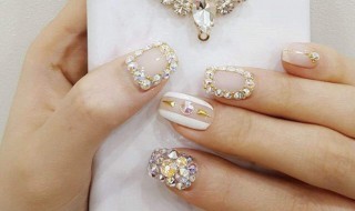 美甲包边的方法（美甲包边图片欣赏）