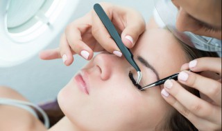 剪长睫毛的方法（睫毛长怎么修剪）