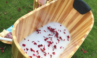 泡澡放什么可以美白皮肤（泡澡可以美白皮肤吗）