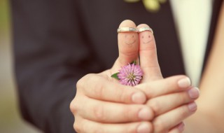 戒指如何清洗 戒指如何清洗藏在里面的污垢