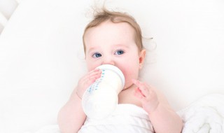 如何清洗奶瓶（如何清洗奶瓶吸管里的奶渍）