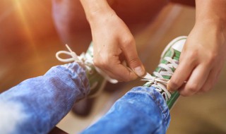 孩子的鞋带要怎么绑（孩子的鞋带要怎么绑不捆）