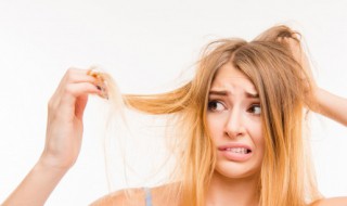 头发很油怎么办（头发很油怎么办每次都是头顶很油）