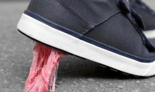 鞋底粘了口香糖怎么办（鞋底粘了口香糖怎么办 吹风机）