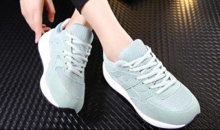 胖人怎么选鞋子（胖人怎么选鞋子颜色）