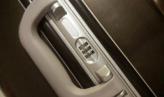 新箱子怎么设置密码箱（新箱子怎么设置密码箱铝框）