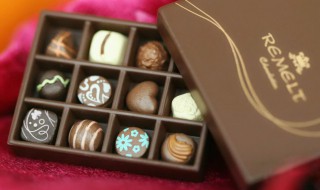 巧克力吃多了会怎么样（代可可脂的巧克力吃多了会怎么样）