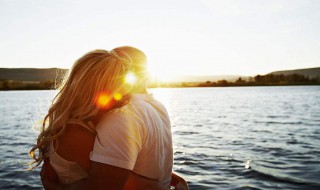 男生喜欢一个女生怎么追求 男生喜欢一个女生怎么追求她