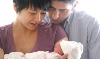 梦见抱着婴儿（梦见抱着婴儿撒尿）