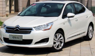 梦见自己开车（梦见自己开车翻车但是人没事）