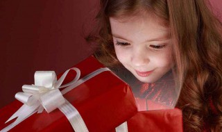 女孩子一般喜欢什么礼物呀 女孩子一般都喜欢什么礼物啊?