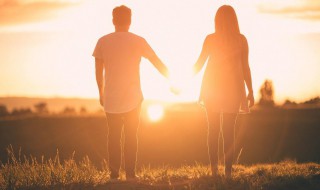 男人要是爱这个女人的表现 男人有哪些表现才是爱女人