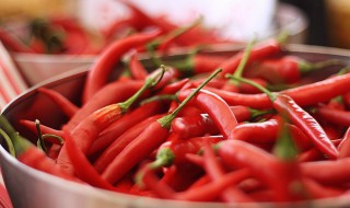 辣椒辣到手怎么办（辣椒辣到手怎么办五种方法立刻消疼止辣）