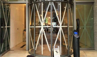 来台风为什么要贴胶带（来台风为什么要贴胶带）