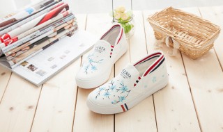 小白鞋如何清洗（阿迪达斯小白鞋如何清洗）