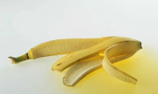 香蕉皮擦脸的正确方法 香蕉皮擦脸的正确方法图片