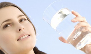 如何正确补水 大量出汗后如何正确补水