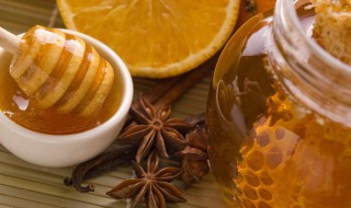 如何辨别蜂蜜的真假最简单的方法 如何辨别蜂蜜的真假最简单的方法是什么