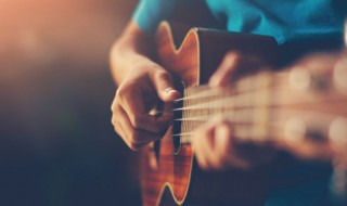 4个小技巧让你的吉他弹奏有质的飞跃 吉他独奏弹奏技巧