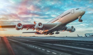 安全乘坐飞机正确的做法是 安全乘坐飞机正确的做法是预定航班后