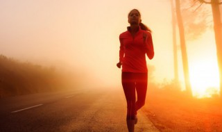 跑步时脚怎么落地才正确 跑步时脚的正确落地姿势