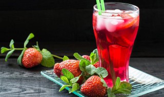 草莓水弄衣服上能洗掉吗（衣服弄了草莓怎么洗）