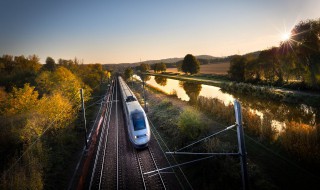 高铁一等座旁边的四个按键的作用 高铁一等座座位旁边的按键是干嘛的