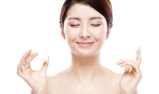 如何去鼻子上的黑头最有效方法 如何去鼻子上的黑头最有效方法视频