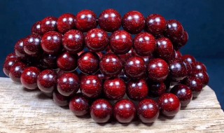 小叶紫檀手串的作用与功效（小叶紫檀手串的作用与功效百度百科）