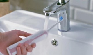 如何清洗牙刷（如何清洗牙刷头的污垢）