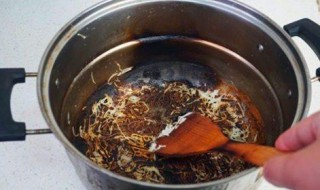 糊锅后如何清洗锅底（怎么清洗糊底的锅）