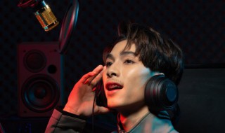 歌唱祖国的串词简短（歌唱祖国的串词简短小学）