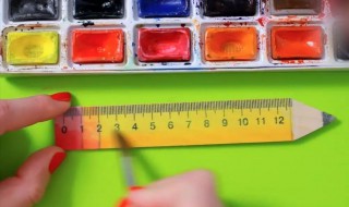 为什么尺子可以吸碎纸片（为什么碎纸片能被尺子吸起来）