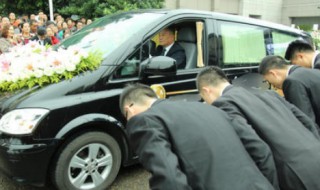 梦见出殡是什么意思（梦见出殡是什么意思有什么预兆）