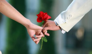 送花给女朋友写点什么好呢 送花给女朋友写点什么好呢诗句