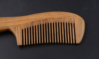 如何清洗木梳（如何清洗木梳的头油）