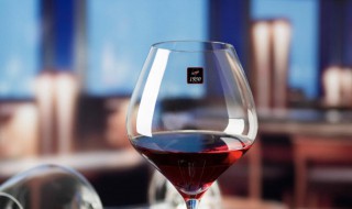 红酒杯如何清洗（红酒杯如何清洗没有水渍）