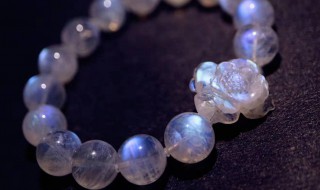 灰月光石的功效与作用（蓝光灰月光石的功效与作用）