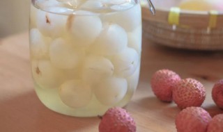 泡荔枝酒有白色沉淀正常吗（泡荔枝酒有白色沉淀正常吗图片）