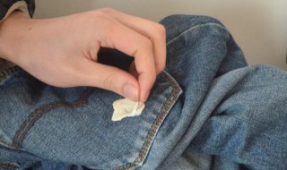 牛仔裤洗完特别硬该怎么处理（牛仔裤洗完好硬）